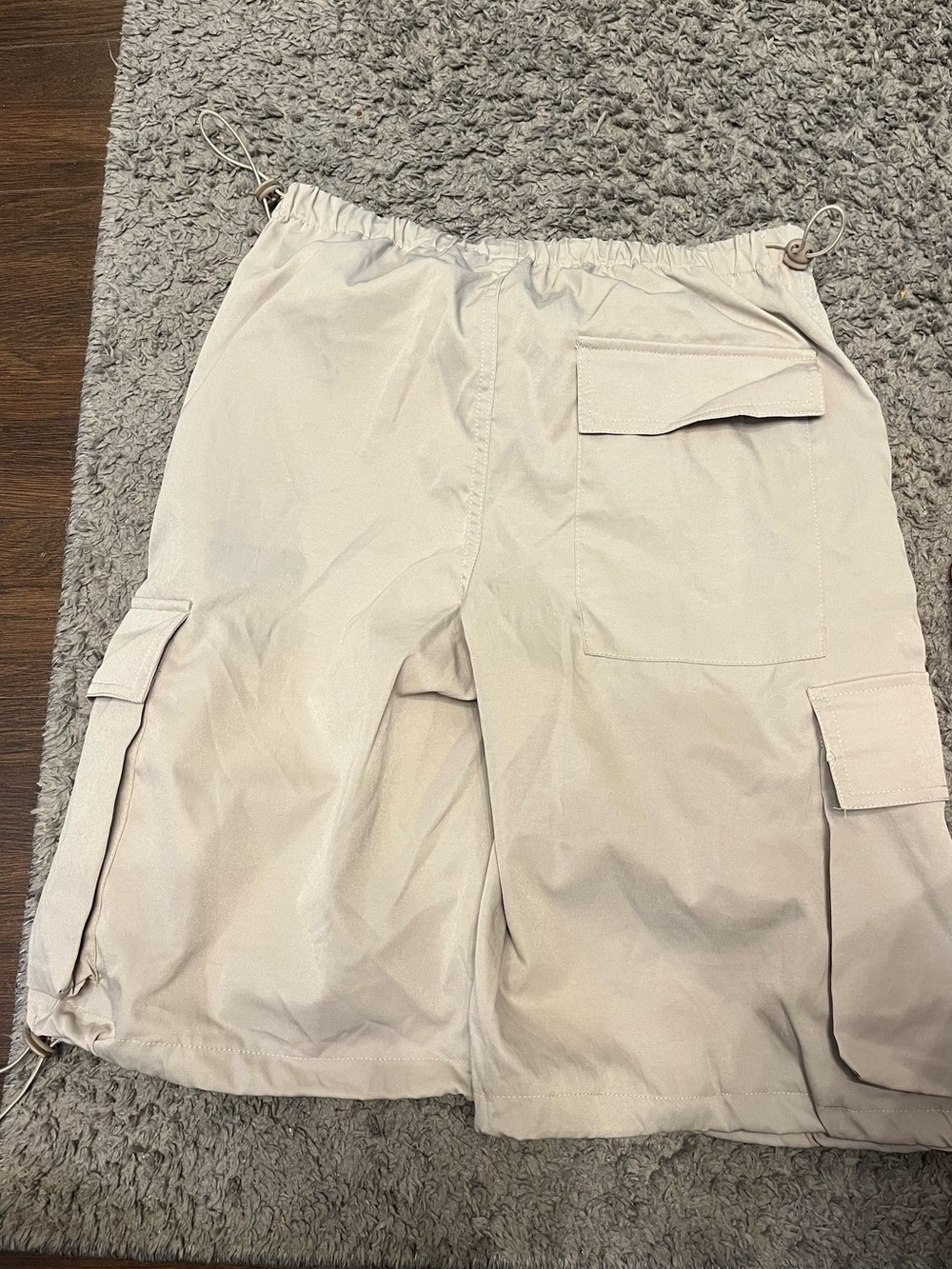 Women’s Cargo Shorts in Beige - Practical Everyday Wear
